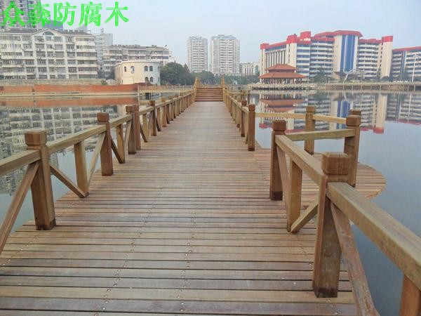 鄭州防腐木護(hù)欄