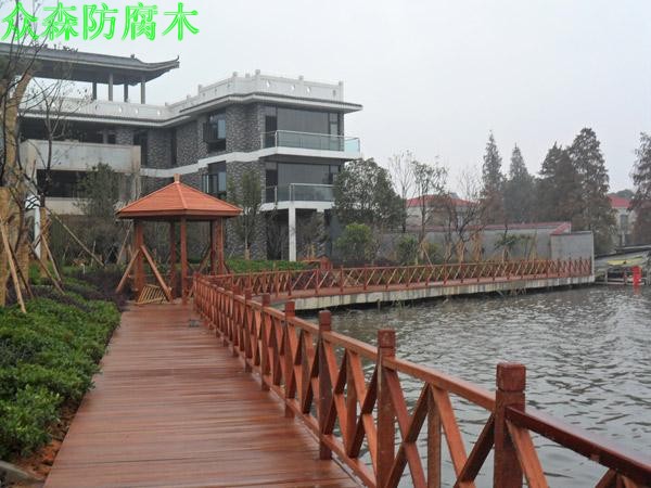 鄭州防腐木護(hù)欄
