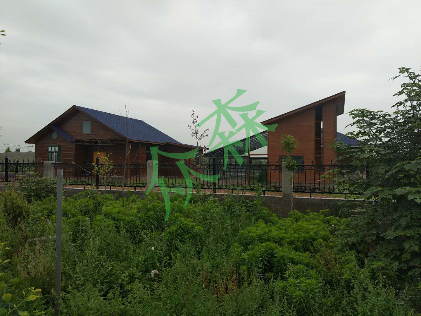 滎陽(yáng)生態(tài)飯店內(nèi)木質(zhì)別墅